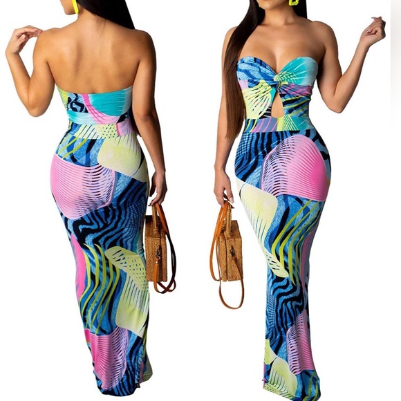 Dresses & Skirts - Strapless Beach Maxi Sundress